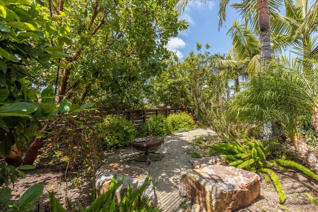 Building Photo - 1356 San Julian Dr