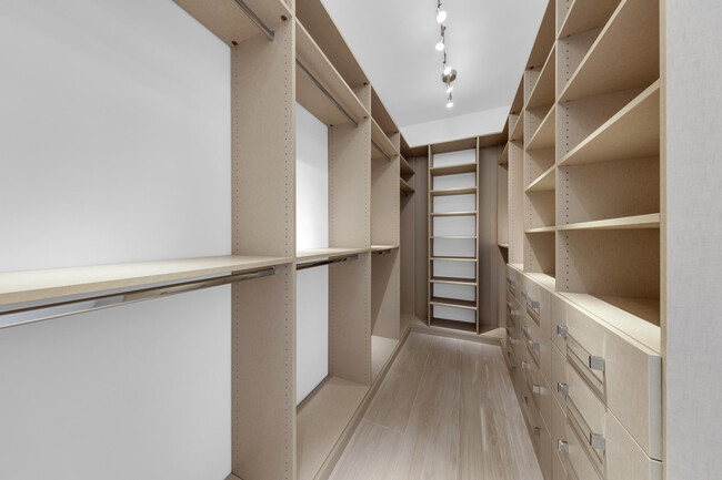 Building Photo - 7351 Promenade Dr