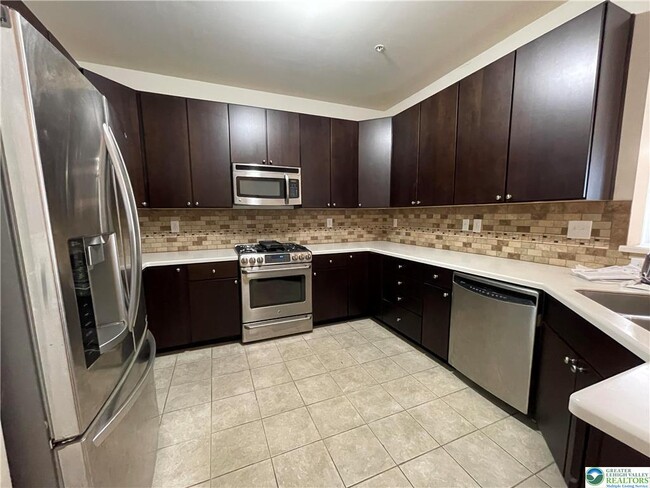 Building Photo - 637 Mulberry Dr