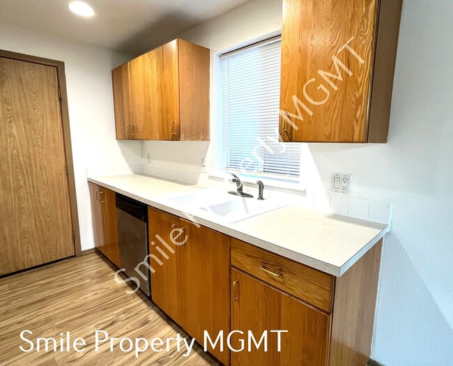 Building Photo - A nice house with 3 beds rooms and 2.5 baths.