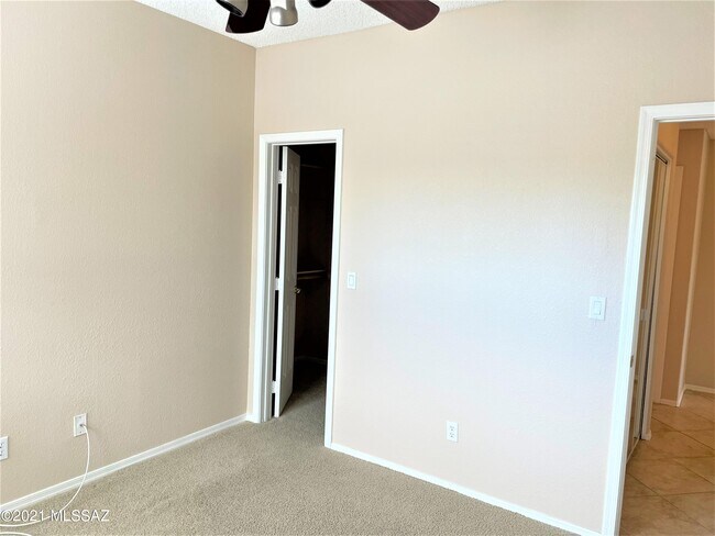 Building Photo - 6655 N Canyon Crest Dr