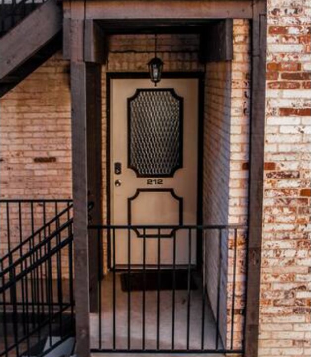 Building Photo - 6501 E Hill Dr