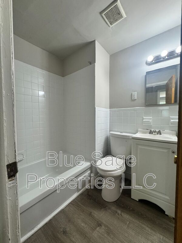 Building Photo - 212 N Wycombe Ave