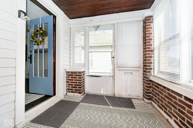 Building Photo - 54 S 5th Ave