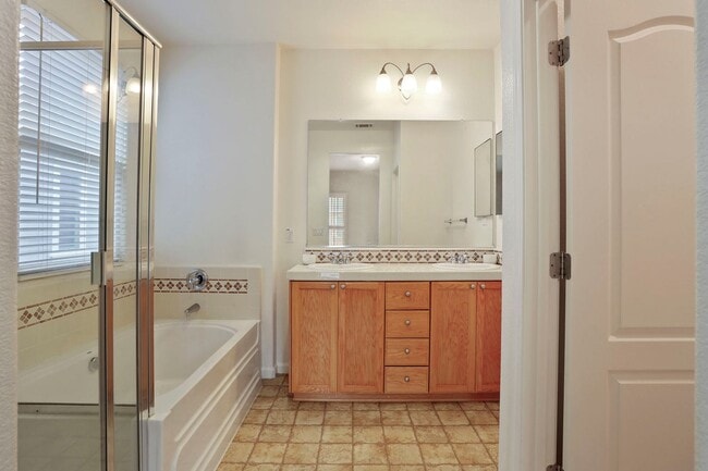 Building Photo - Beautiful 3 bedroom Bayside home available...