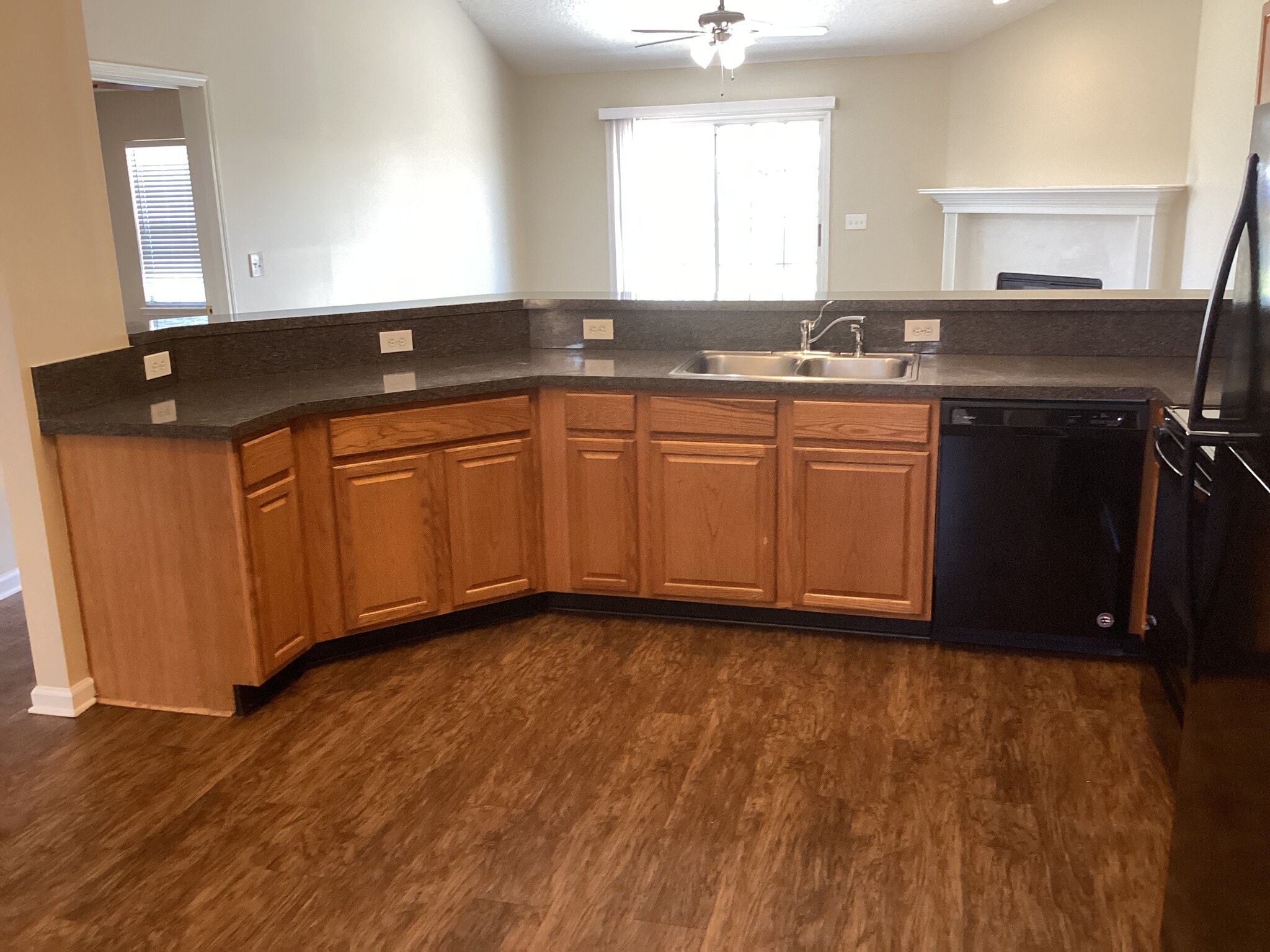 Building Photo - 468 Hillside Dr