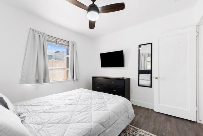 Building Photo - 1140 SW 9th Ave