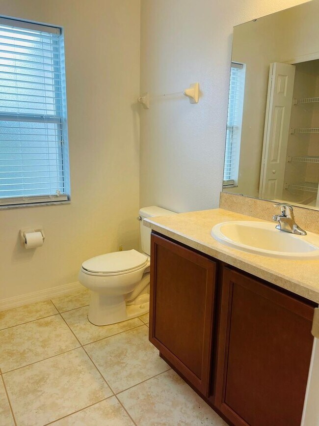 Building Photo - Brand new 4 bed 2 1/2 bath house in gated ...