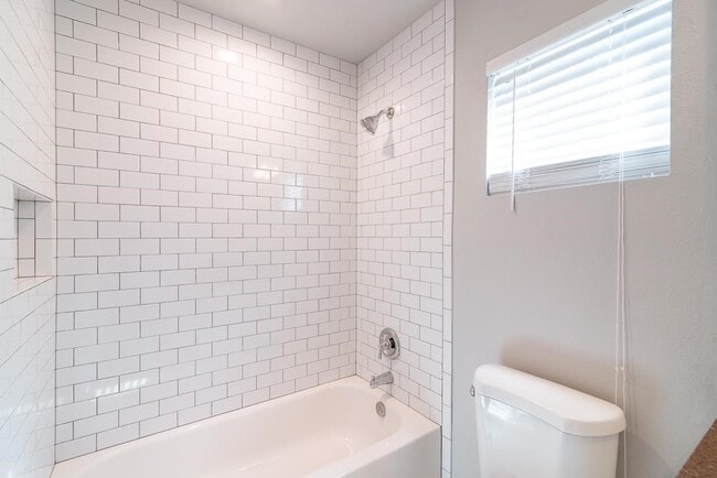 Building Photo - 1919 Lombardy St