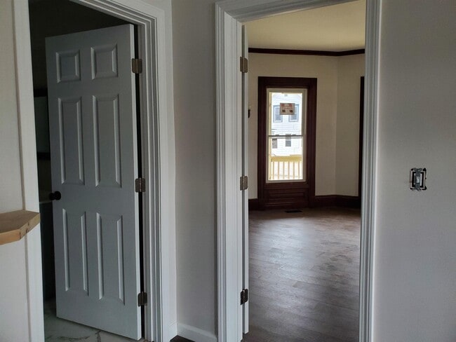 Building Photo - 17 Canaan St