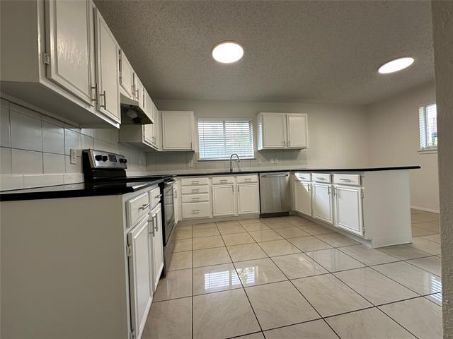 Building Photo - 306 Towne House Ln