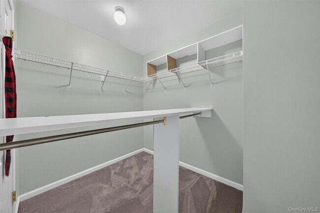 Building Photo - 5 Oldwyck Crescent