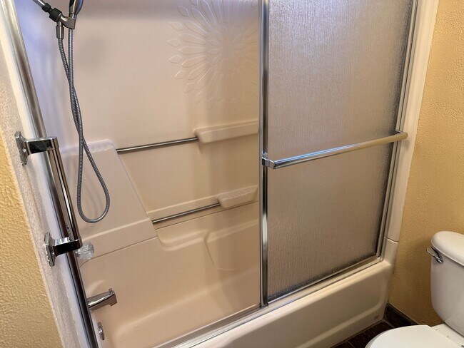 Building Photo - Sunny Fieldbrook 2 Bedroom House – Cat Friendly