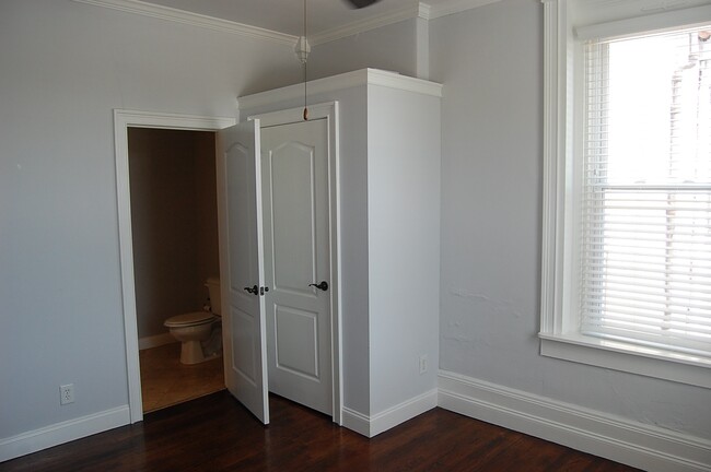 Building Photo - 304 Adamson Square