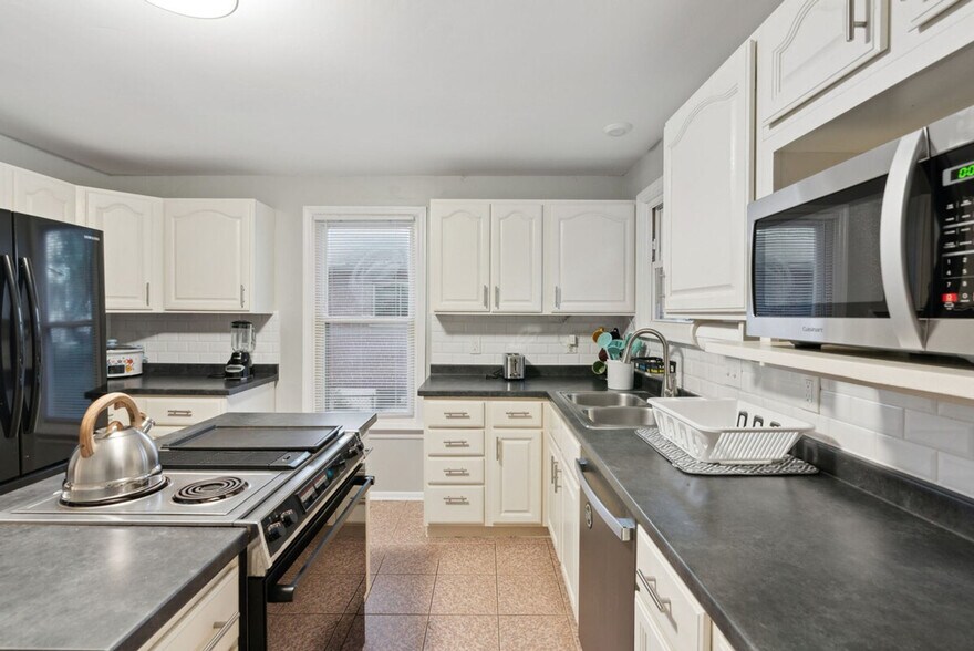 Building Photo - 502 Blanche Dr