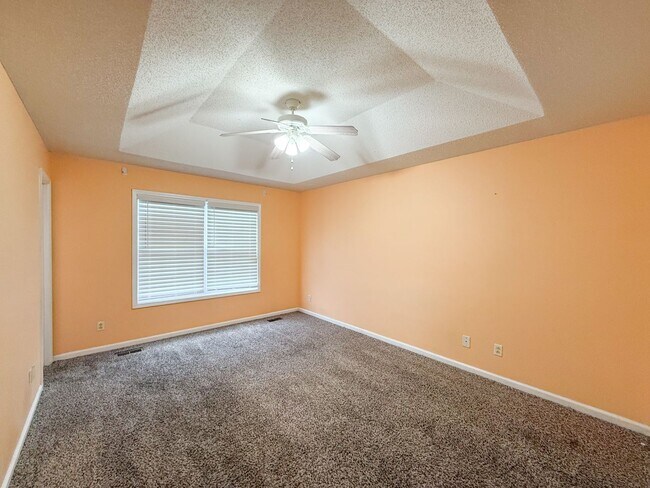 Building Photo - 4 Bedroom 3 Bathroom Home