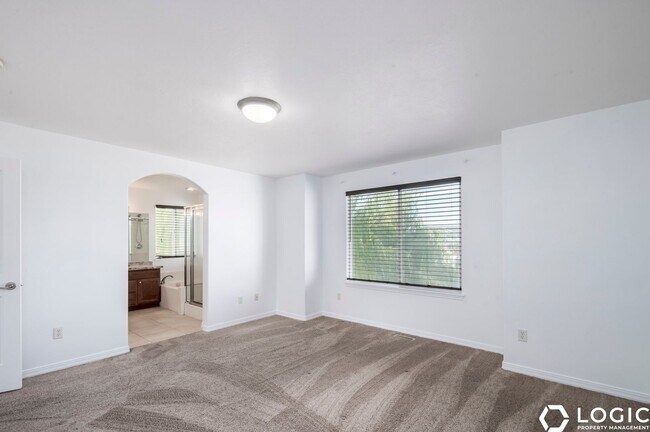 Building Photo - 5878 Arlinridge Dr
