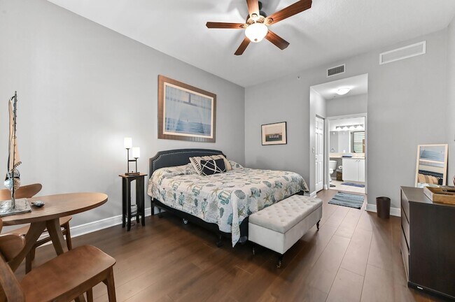 Building Photo - 804 E Windward Way