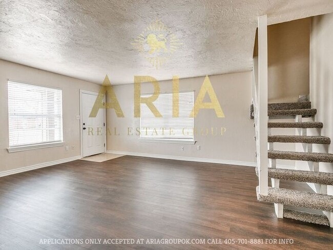 Building Photo - 2 bed/1.5 bath Norman Townhome Duplex - AV...