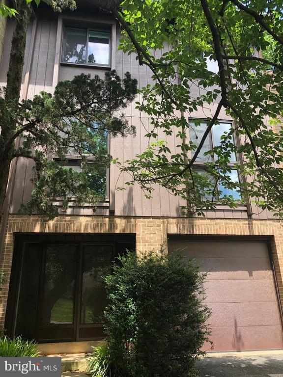 Building Photo - 3005 Mission Square Dr
