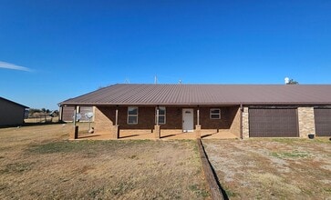 Building Photo - Rural Living- 4 bed/2.5 bath-Piedmont