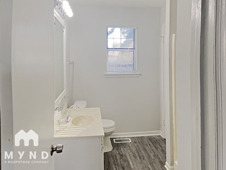 Building Photo - 915 Horton Rd