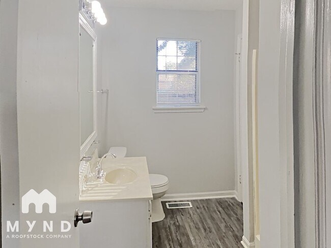 Building Photo - 915 Horton Rd