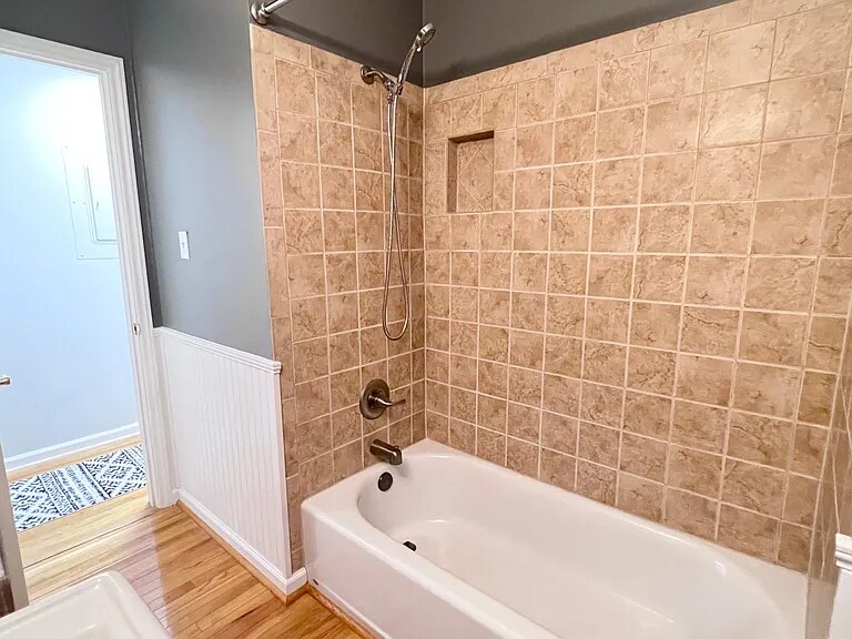 additional bath - 5005 N Hills Dr