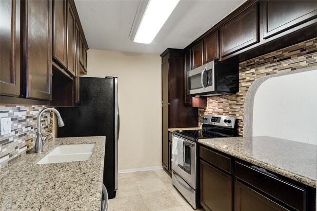 Building Photo - 1860 White Oak Dr