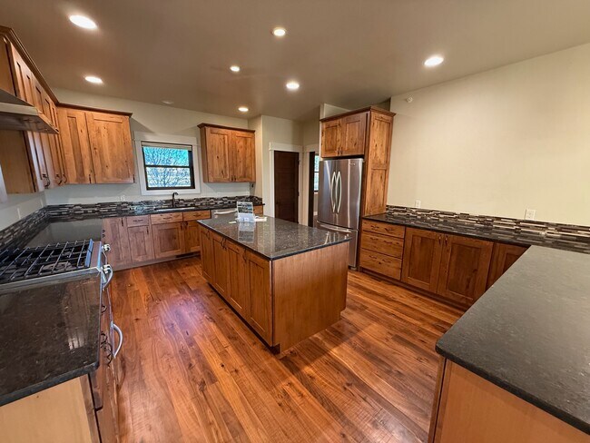 Building Photo - 45 Spain Bridge Cir Dr