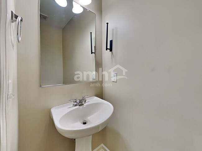 Building Photo - 3026 Crusades St