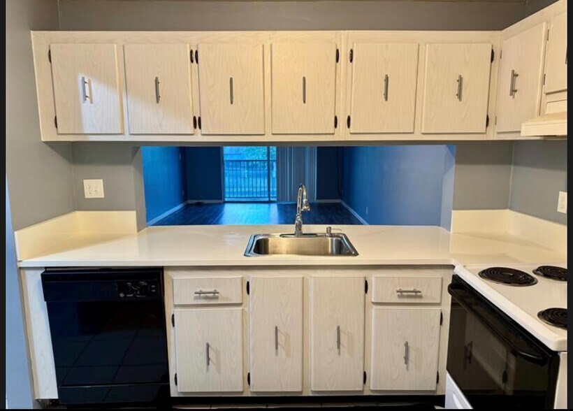 Building Photo - 7175 Orange Dr