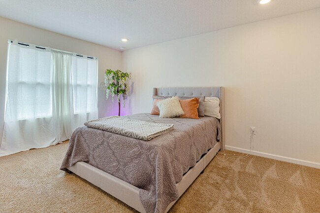 Building Photo - 1034 Limpkin St