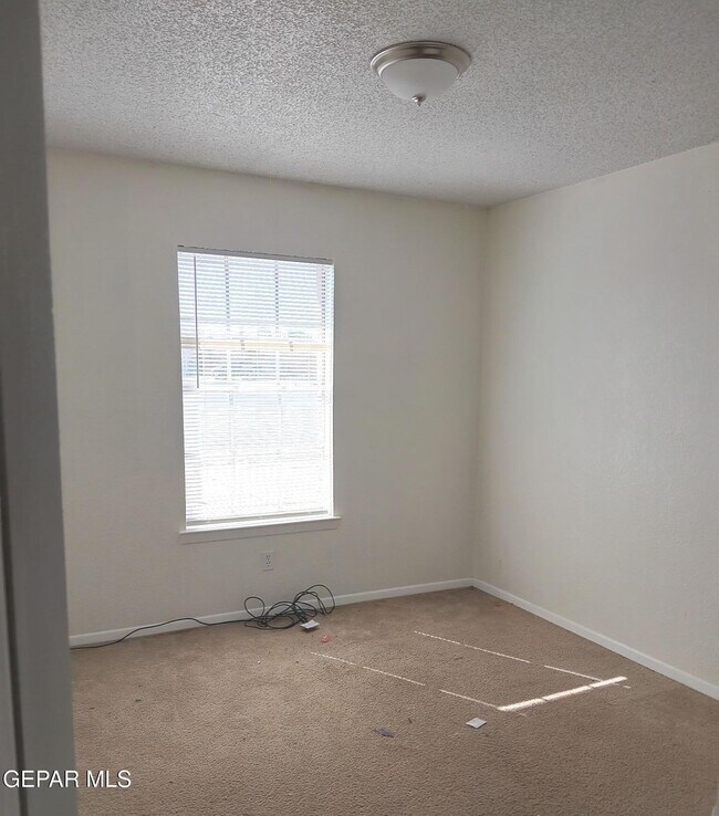 Building Photo - 3558 E Glen Dr