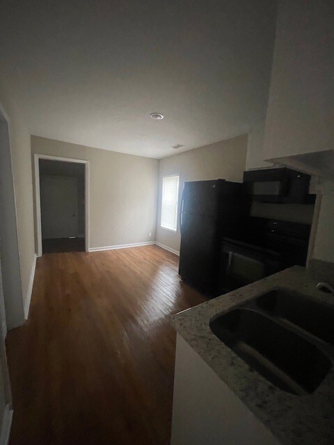 Building Photo - 5104 17 St