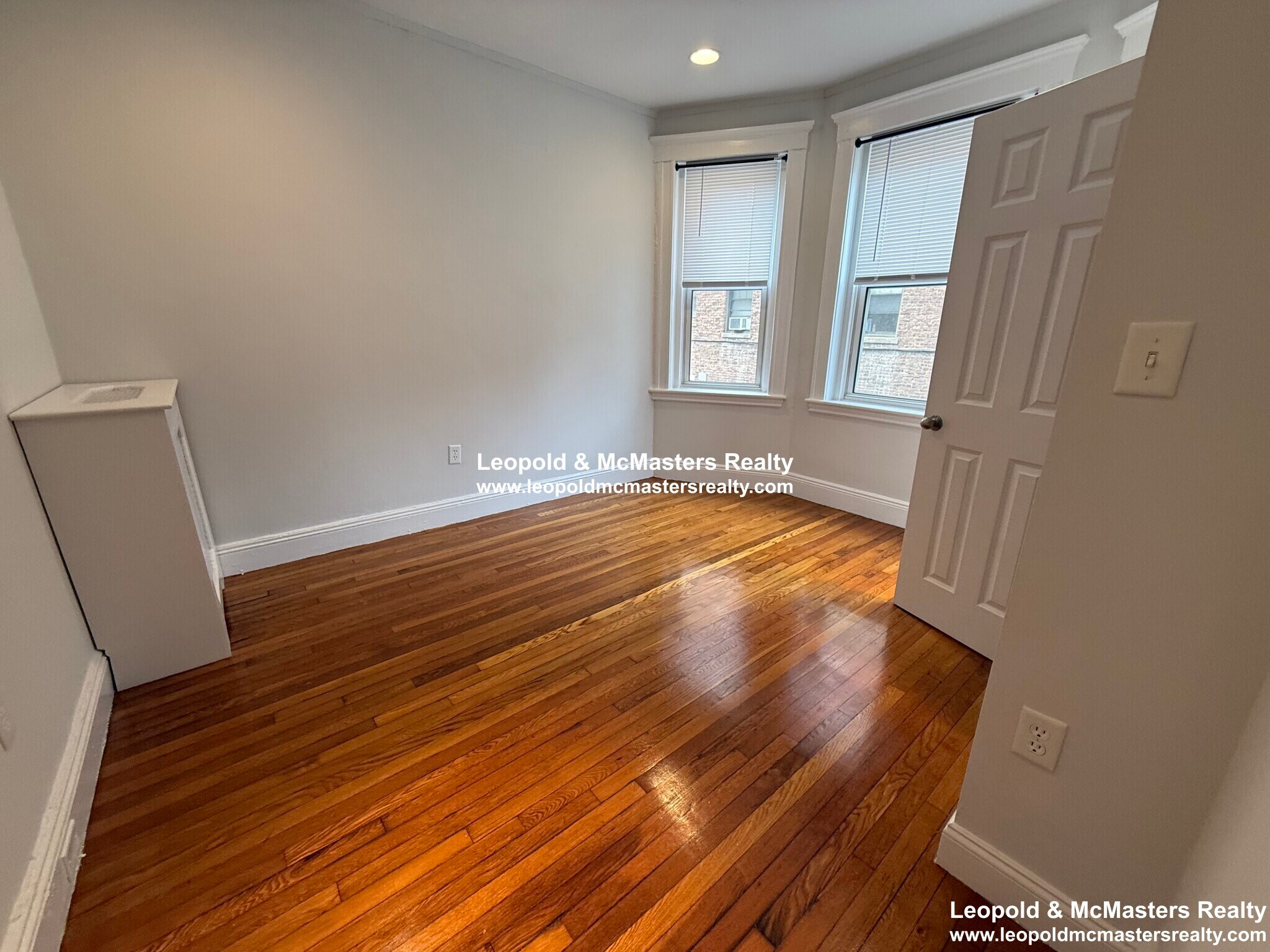 Building Photo - 15 Park Dr