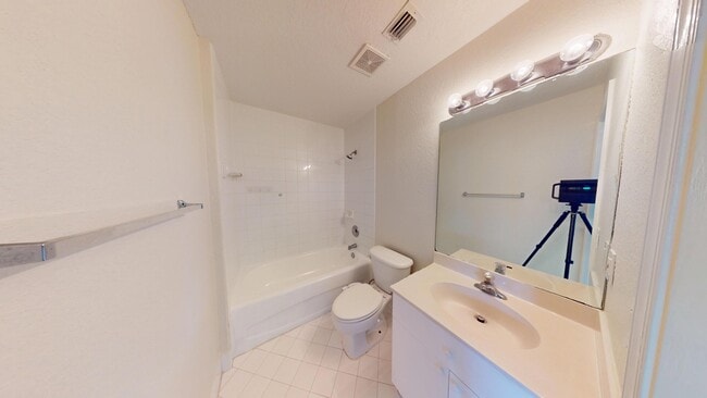 Building Photo - 3500 Briar Bay Blvd