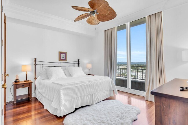 Building Photo - Step into luxury with this fully furnished PH offering stunning ocean and bay views. Located in t...
