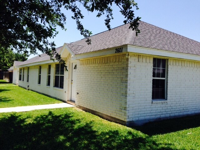 Building Photo - 2601 Cervantes Ave