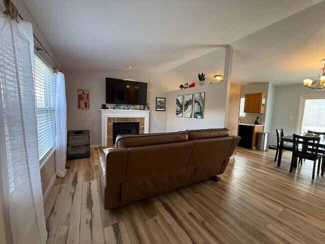 Building Photo - Updated 3 Bedroom Home with Mountain Views Close to Ft. Carson