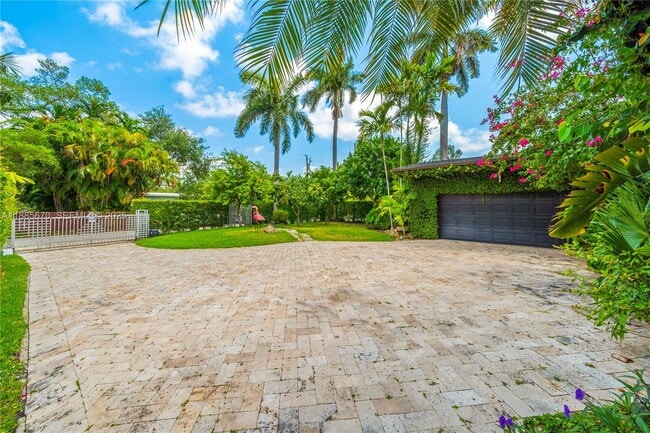 Building Photo - 1160 NE 91st St