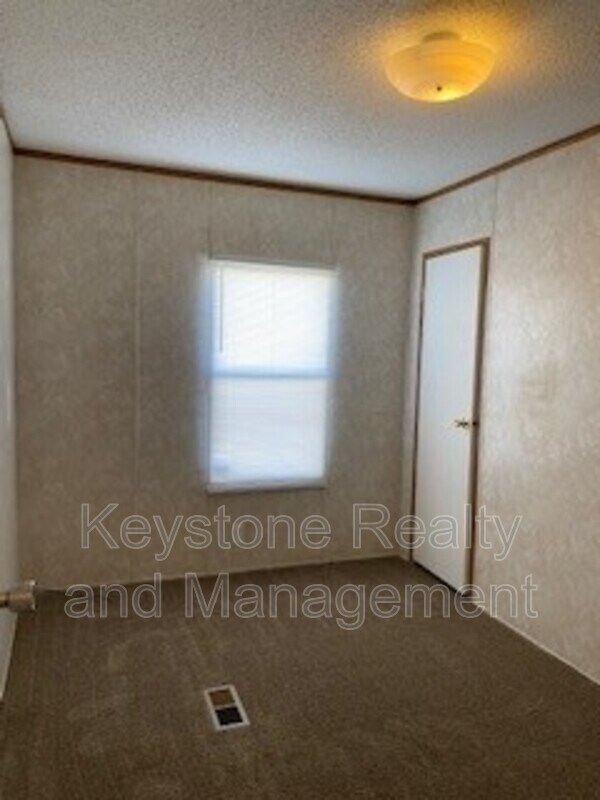 Building Photo - 703 Trevor Ln