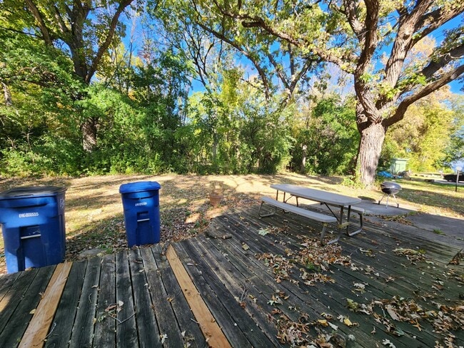 Building Photo - Furnished Cottage - short term through May...