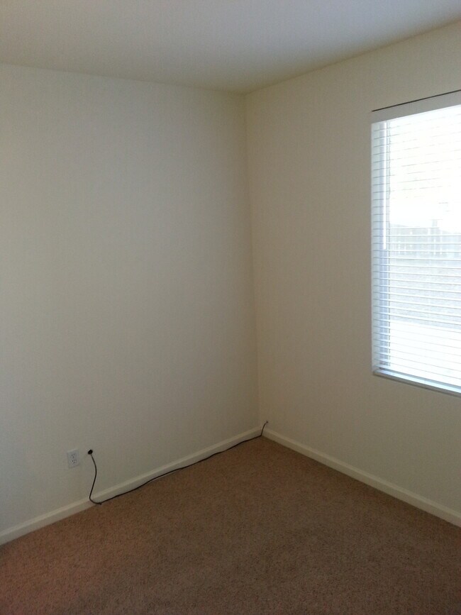 Building Photo - 10087 Tuzza Ct