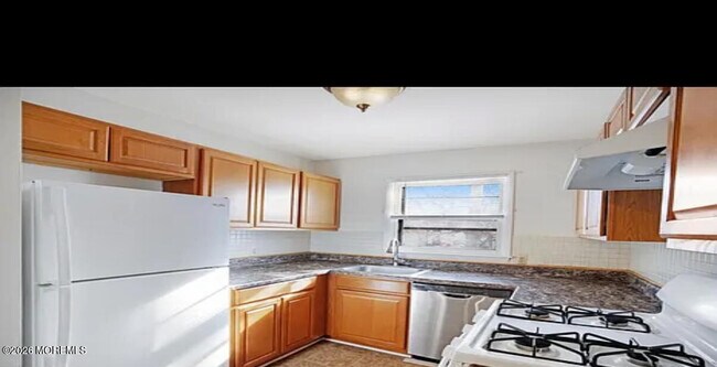 Building Photo - 52 Scotch Pine Dr