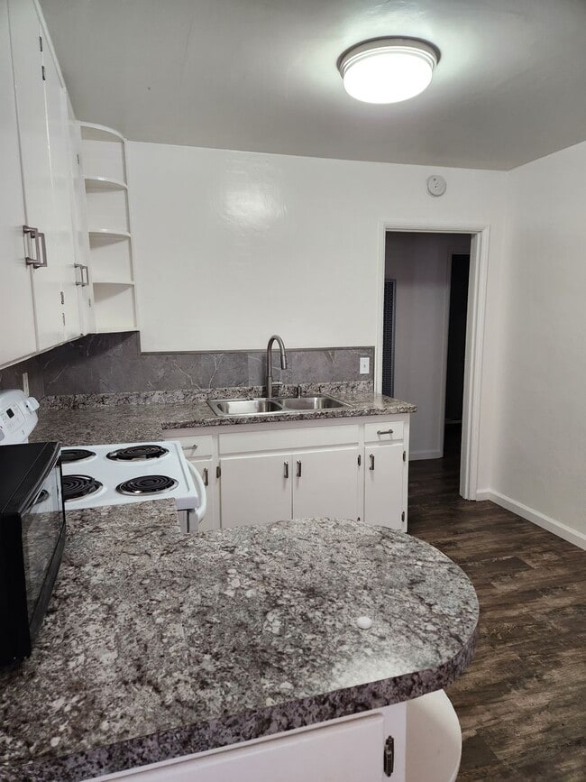 Building Photo - Leland Avenue - VFILL