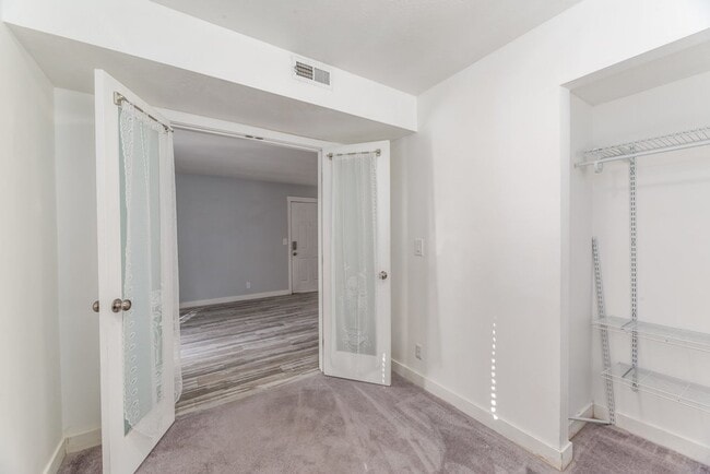 Building Photo - Updated Condo In Excellent Location!