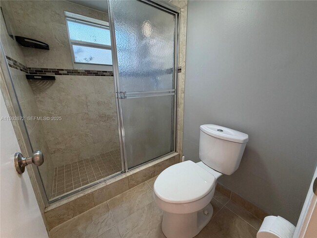 Building Photo - 9491 Evergreen Pl