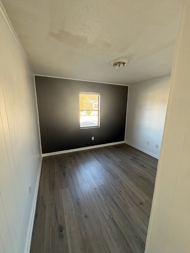 Building Photo - Nice 2 Bedroom Apartment-212 Zack Cir. #A