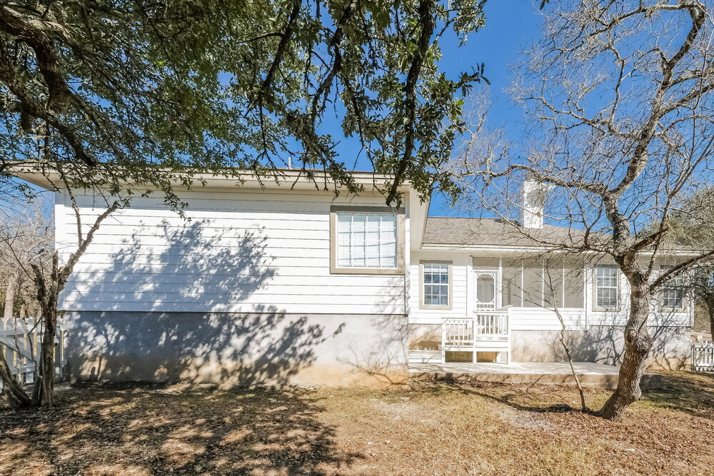 Building Photo - 17 Creek Side Dr